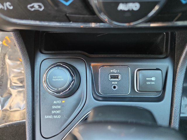 Used 2019 Jeep Cherokee Limited AWD/4WD image 23