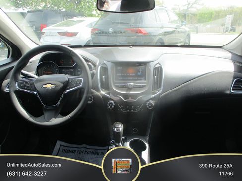 Used 2017 Chevrolet Cruze LT w/ Convenience Package FWD image 6