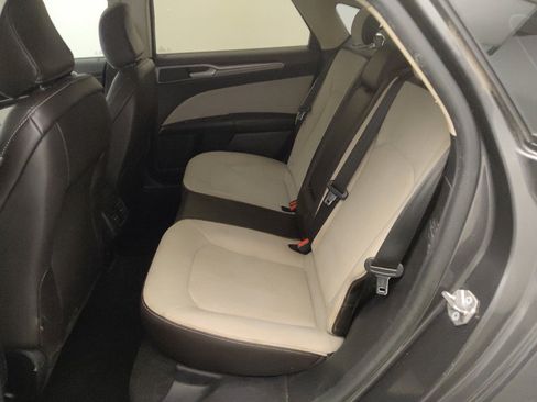 Used 2020 Ford Fusion SE w/ Equipment Group 151A FWD image 18
