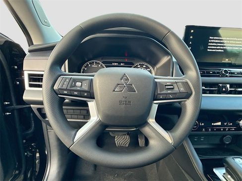 New 2025 Mitsubishi Outlander ES image 11