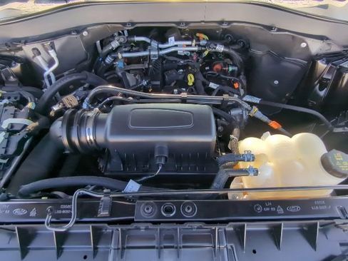 Used 2022 Ford Explorer XLT image 29