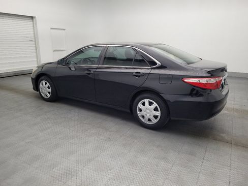 Used 2016 Toyota Camry SE image 3