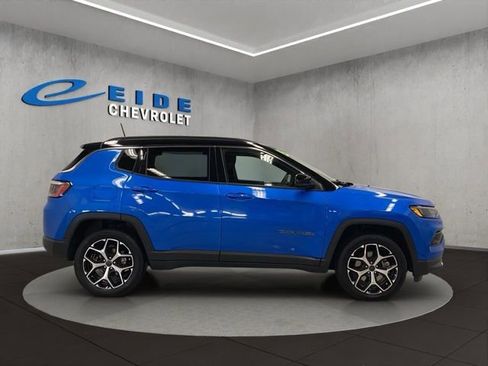 Used 2025 Jeep Compass Limited image 2