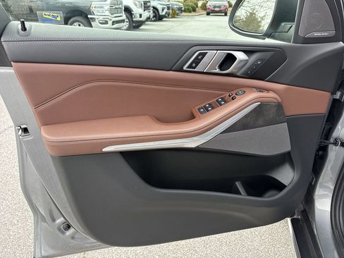 Used 2024 BMW X5 xDrive40i w/ Premium Package image 25