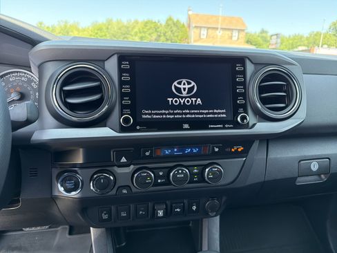 Used 2022 Toyota Tacoma TRD Sport w/ TRD Premium Sport Package AWD/4WD image 20