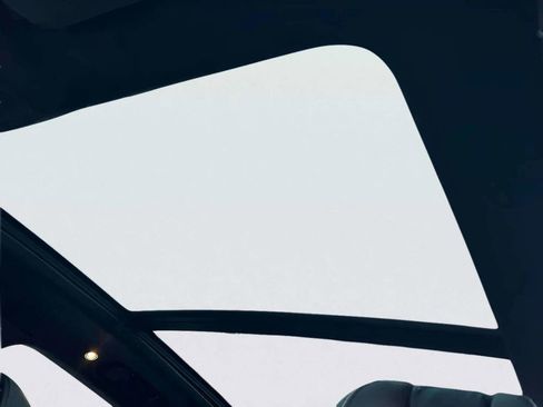 Used 2017 Bentley Bentayga image 15