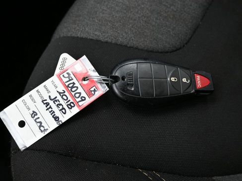 Used 2018 Jeep Cherokee Latitude w/ Safety Group image 25