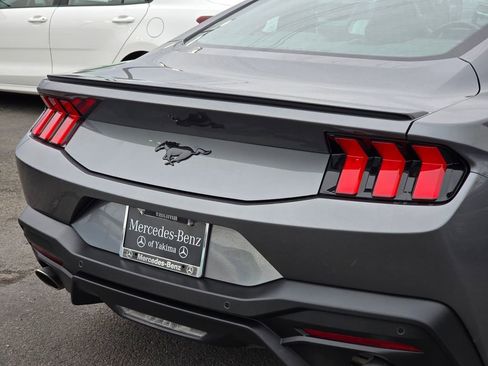 Used 2025 Ford Mustang Premium image 15