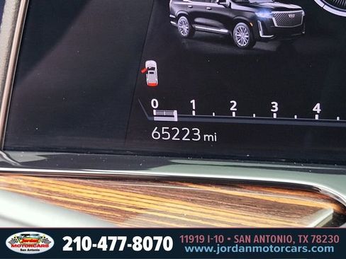 Used 2023 Cadillac Escalade ESV Premium Luxury RWD image 31