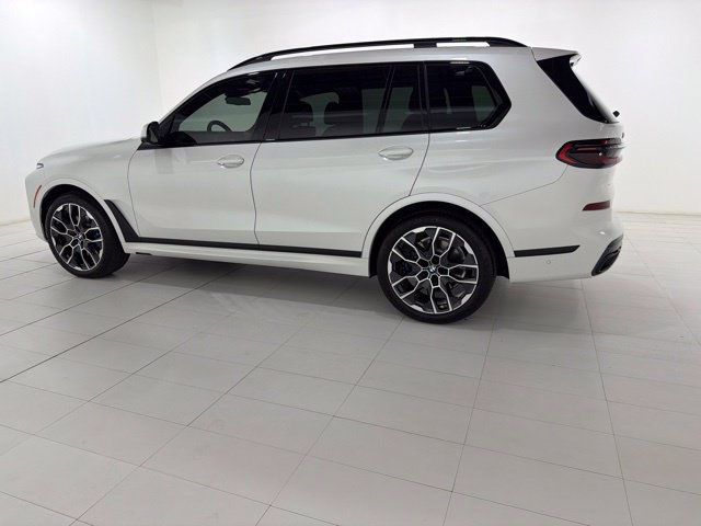 Used 2026 BMW X7 xDrive40i w/ M Sport Package AWD/4WD image 2