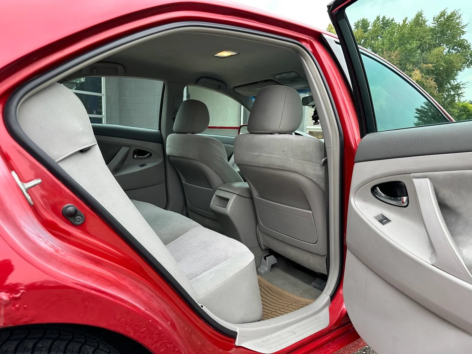 Used 2011 Toyota Camry LE FWD image 15