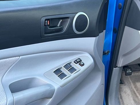 Used 2010 Toyota Tacoma PreRunner image 18