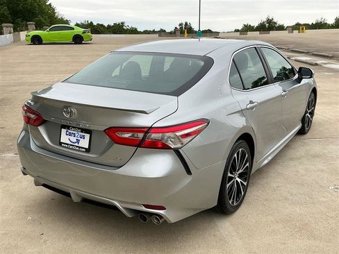 Used 2018 Toyota Camry SE FWD image 6