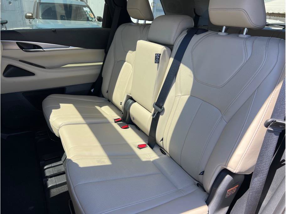 Used 2023 INFINITI QX60 Luxe w/ Cargo Package AWD/4WD image 9