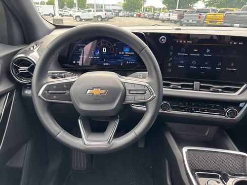 Used 2026 Chevrolet Equinox LT FWD image 11
