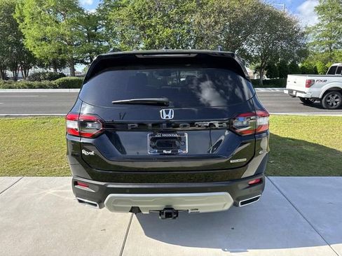 Certified 2025 Honda Pilot Touring image 6