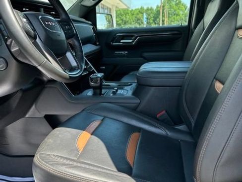 Used 2023 GMC Sierra 1500 AT4 w/ AT4 Premium Package AWD/4WD image 12