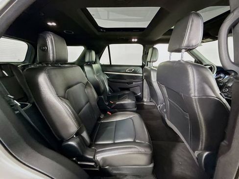 Certified 2018 Ford Explorer XLT w/ Equipment Group 202A image 29