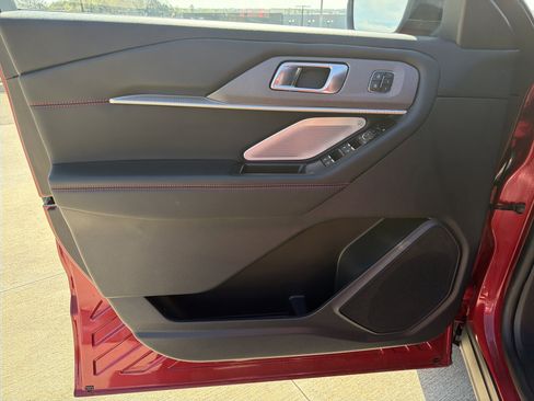 Used 2025 Ford Explorer ST image 14