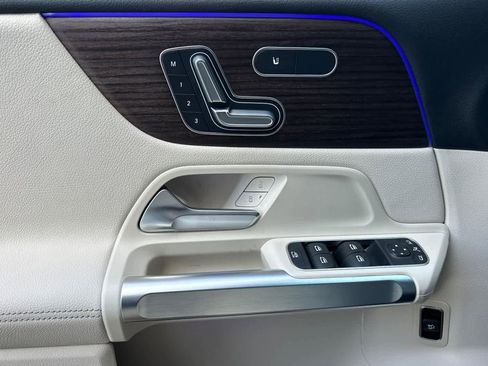 New 2026 Mercedes-Benz GLB 250 image 10