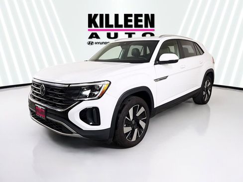 Used 2025 Volkswagen Atlas Cross Sport SE FWD image 3