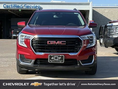 Used 2024 GMC Terrain SLE w/ Driver Convenience Package FWD image 3