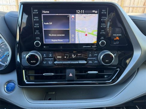 Used 2022 Toyota Highlander XLE image 22