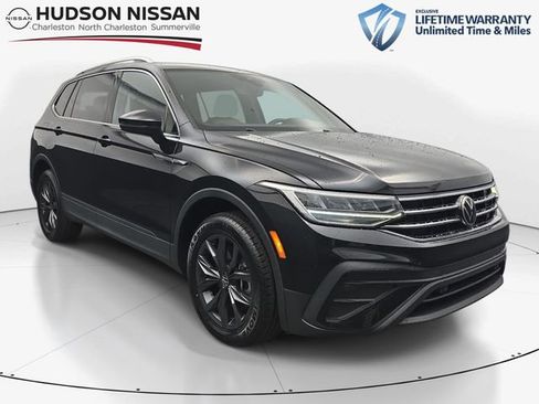 Used 2023 Volkswagen Tiguan SE FWD image 1