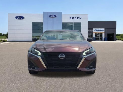 Used 2025 Nissan Altima 2.5 SV FWD image 8