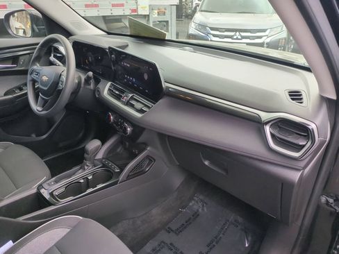 Used 2025 Chevrolet TrailBlazer LT AWD/4WD image 29