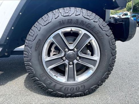 Used 2022 Jeep Wrangler Unlimited Sahara w/ Cold Weather Group AWD/4WD image 9