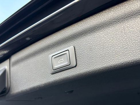 Used 2025 Audi Q3 2.0T Premium image 10