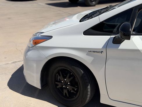 Used 2014 Toyota Prius Four w/ Solar Roof Package FWD image 10