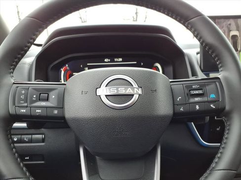 Used 2025 Nissan Rogue SL w/ Tech Package image 23