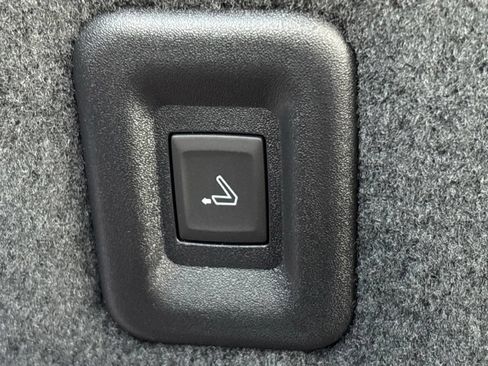 Used 2027 Chevrolet Traverse RS FWD image 35