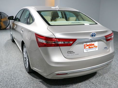 Used 2017 Toyota Avalon Limited FWD image 9