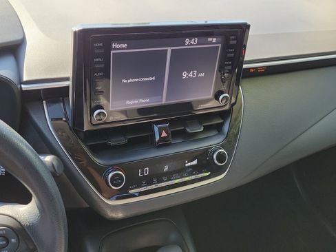 Used 2022 Toyota Corolla LE FWD image 25