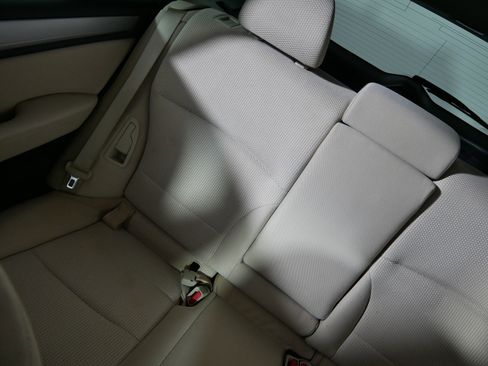 Used 2017 Subaru Outback 2.5i Premium image 12