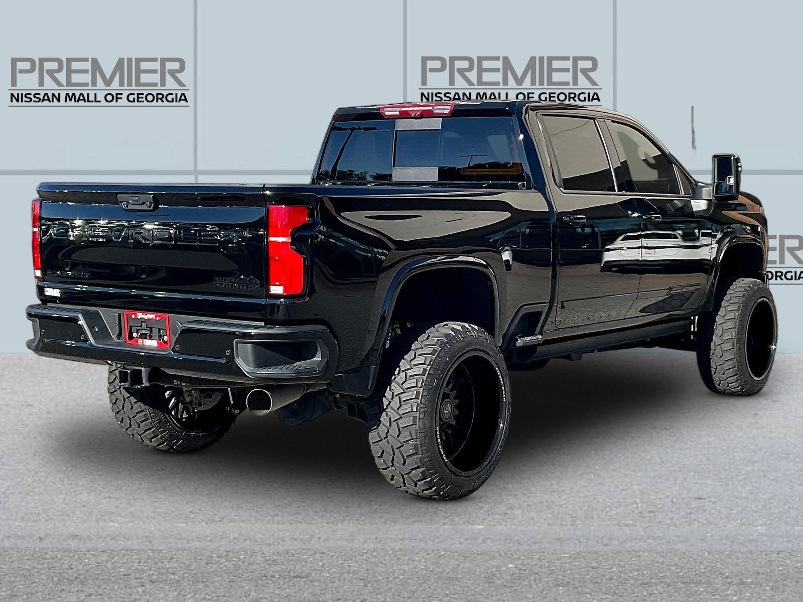Used 2025 Chevrolet Silverado 2500 High Country w/ Midnight Edition AWD/4WD image 7