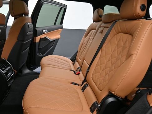 Used 2025 BMW X7 xDrive40i w/ M Sport Package image 15