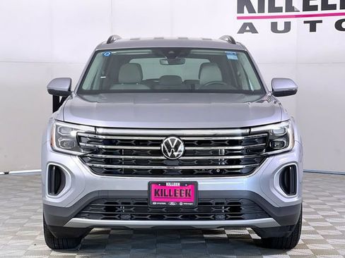 Used 2025 Volkswagen Atlas SE image 2