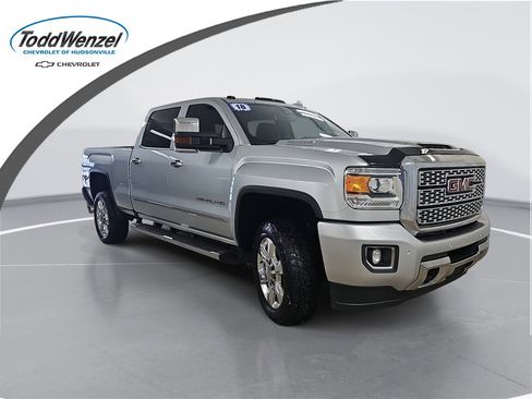 Used 2018 GMC Sierra 2500 Denali image 1