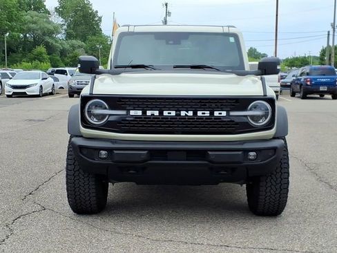 Certified 2025 Ford Bronco Outer Banks w/ Sasquatch Package AWD/4WD image 2