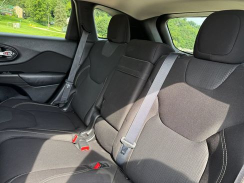 Used 2016 Jeep Cherokee Latitude w/ Cold Weather Group AWD/4WD image 35