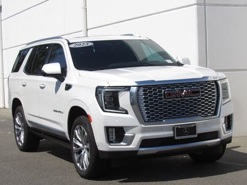 Used 2023 GMC Yukon Denali w/ Denali Reserve Package AWD/4WD image 2