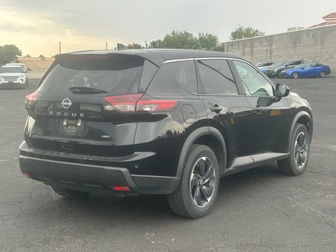 Used 2025 Nissan Rogue SV AWD/4WD image 3