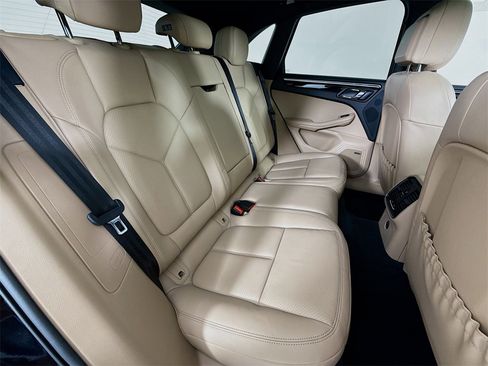 Used 2025 Porsche Macan image 29