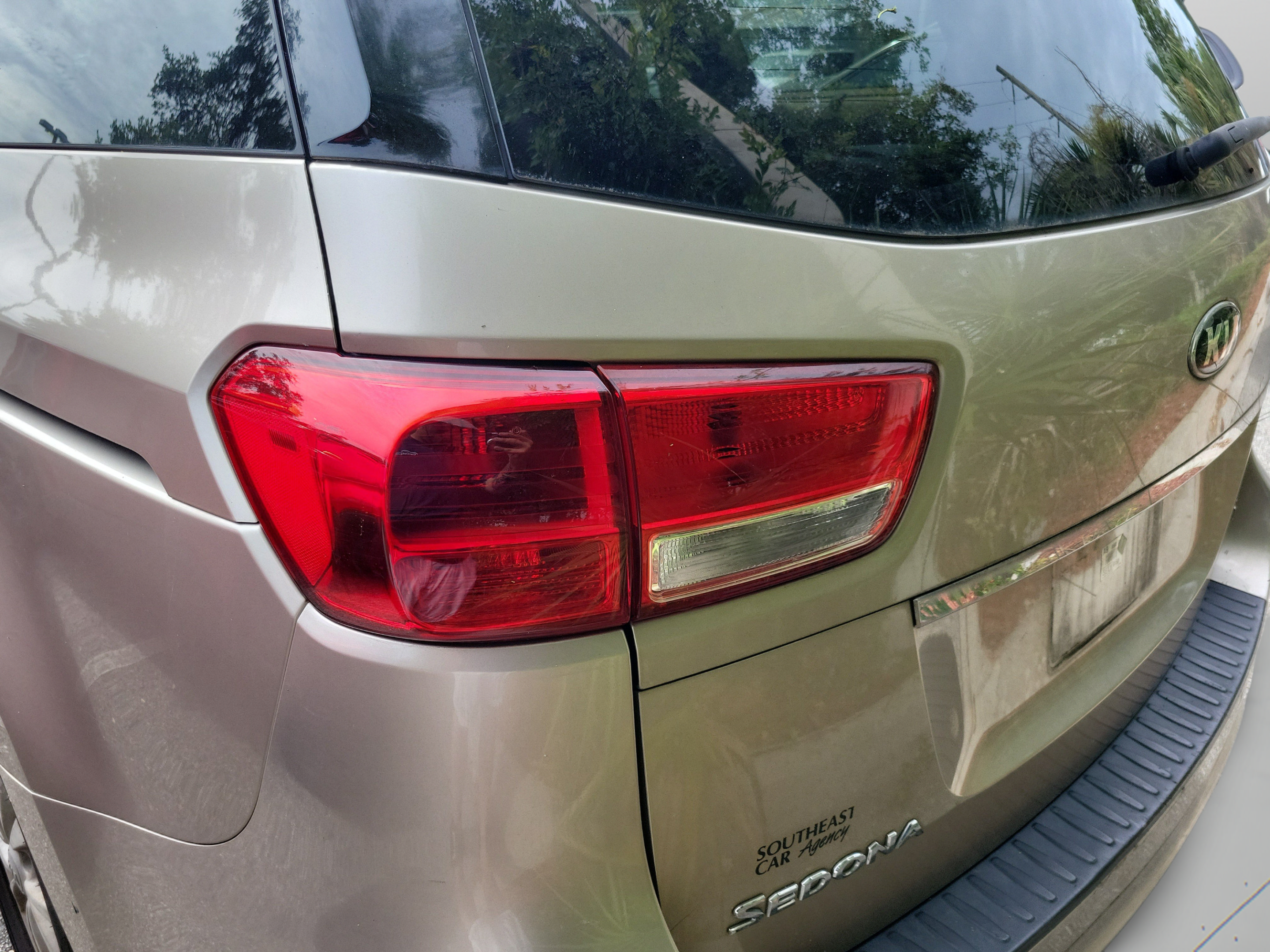 Used 2017 Kia Sedona LX w/ LX Essentials Premium Package FWD image 25