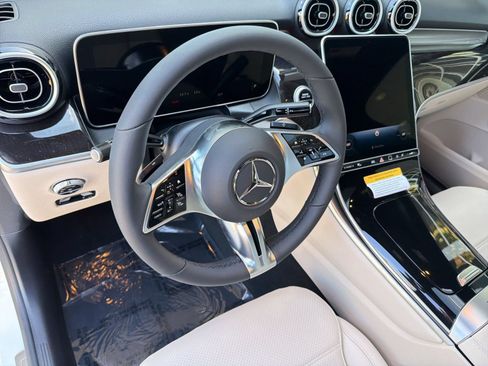 Used 2026 Mercedes-Benz GLC 300 image 4