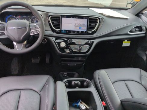 New 2026 Chrysler Pacifica Select image 13